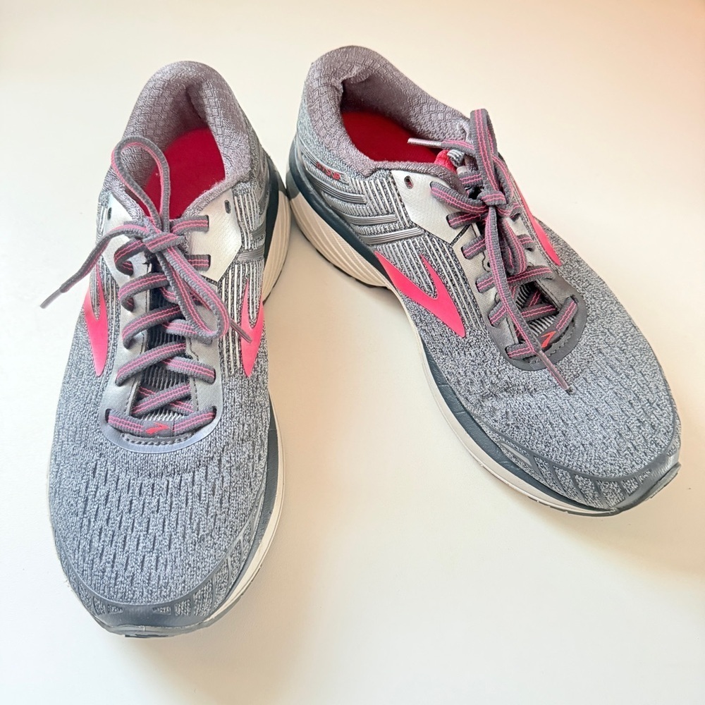 Brooks Adrenaline GTS 18 Gray Pink Running Shoes Size 8